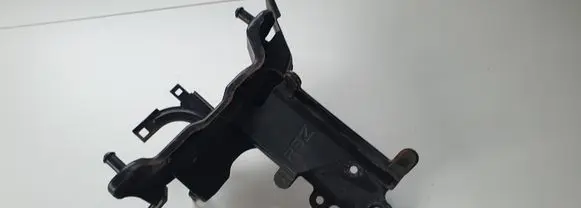 Honda CR-V Air filter cleaner box bracket assembly 