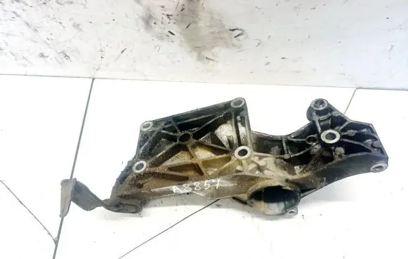 Skoda Fabia Mk1 (6Y) Engine mounting bracket 038903143r