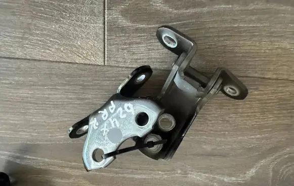 Toyota bZ4X Front door hinges set DWQD