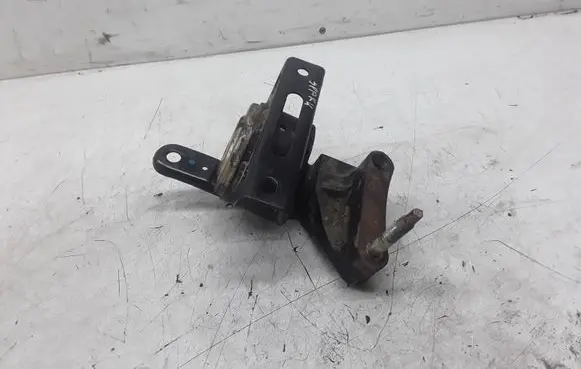 Chevrolet Aveo Engine mount bracket