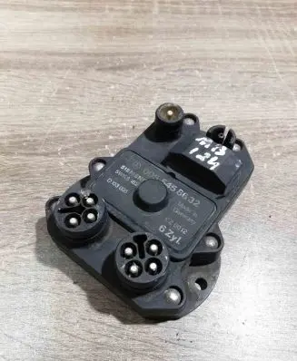 Mercedes-Benz E W124 Ignition amplifier control unit 0055458632 5WK6162