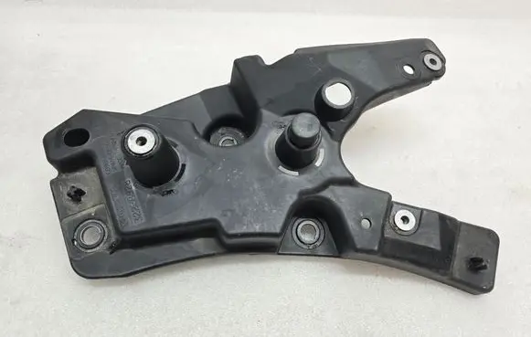 Volvo XC60 Fender mounting bracket 32288928