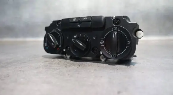 Volkswagen Tiguan Climate control unit 5M2820045A