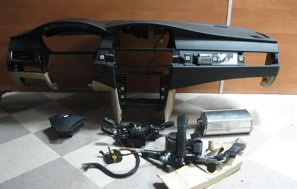 BMW 2 Active Tourer U06 Radio/GPS head unit trim