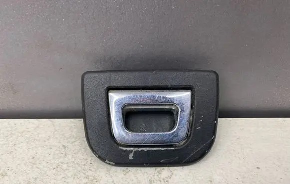 BMW 5 E60 E61 Tie down hook / loop 
