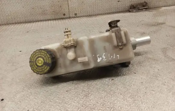 Toyota Avensis T270 Master brake cylinder