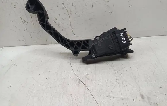 Ford C-MAX I Accelerator throttle pedal 3M519F836AF 290704 6PV00864110
