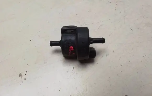 Volkswagen PASSAT B5.5 Valve vacuum 058133459f