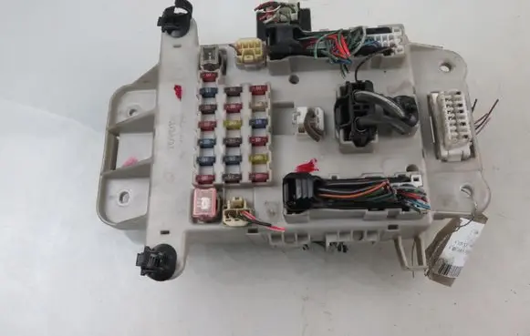 Toyota RAV 4 (XA20) Central body control module 8198050030