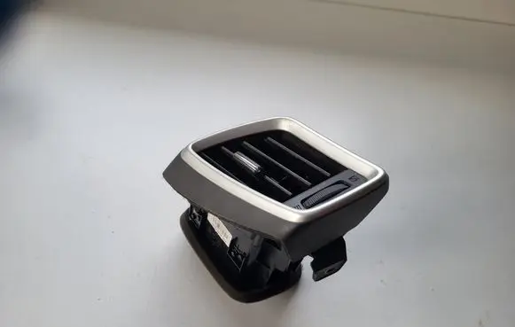 Nissan Qashqai Dashboard side air vent grill/cover trim