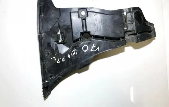 Volvo V70 Front bumper mounting bracket 08693182