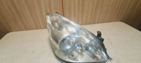 Toyota Corolla Verso AR10 Headlight/headlamp E110683