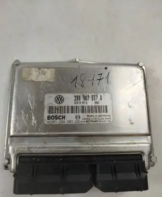 Volkswagen PASSAT B5.5 Engine control unit/module 3b0907557r 0261208003