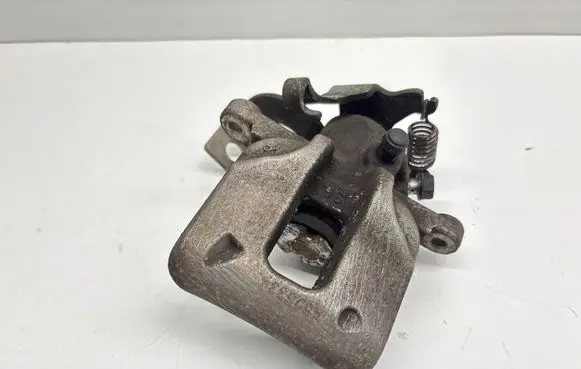 Toyota Auris 150 Rear brake caliper 4595334 Y01989