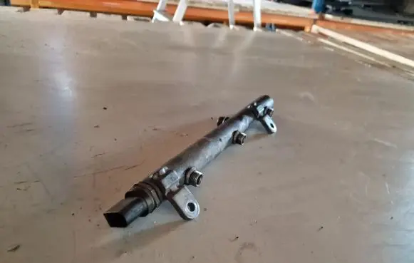 Mercedes-Benz E W211 Fuel main line pipe