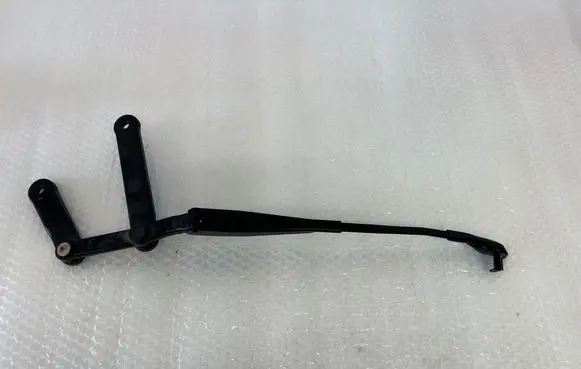 Front wiper blade arm
