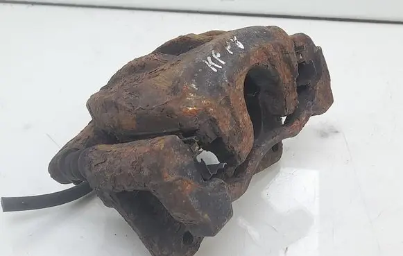 Toyota Corolla Verso E121 Front brake caliper