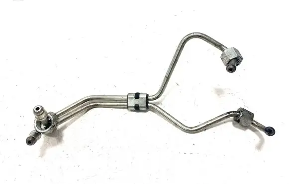 Volvo XC60 Fuel injector supply line/pipe 
