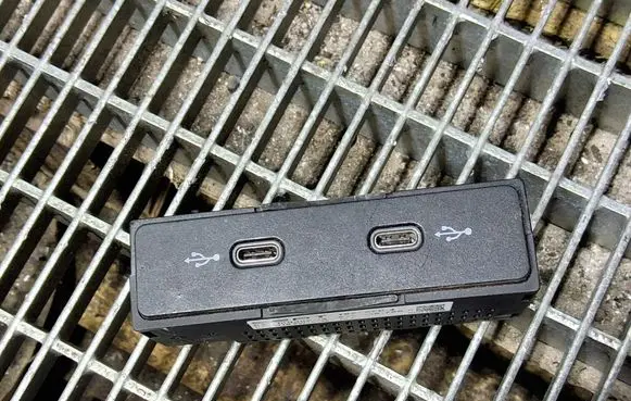 Seat Arona USB socket connector 575035736A