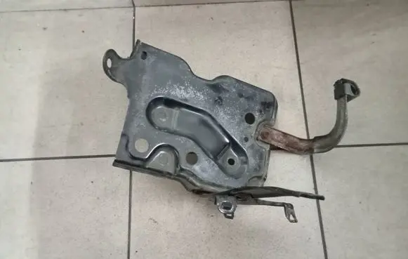Toyota Yaris Battery tray 0000