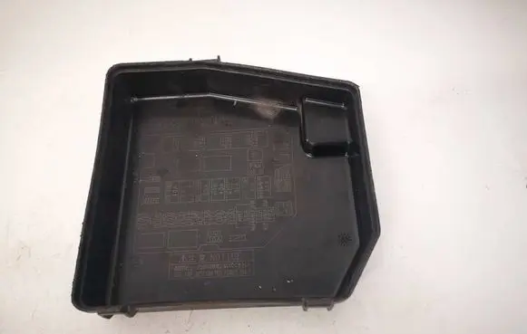 Toyota Yaris Fuse box cover 8266252340