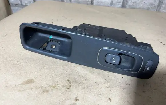 Volvo S80 Electric window control switch 8682950 02W04E