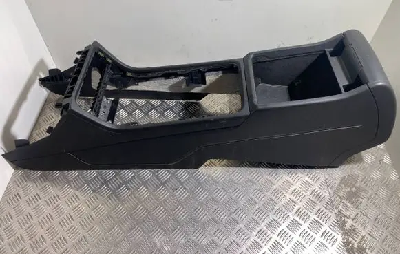 Volkswagen Touareg II Center console 7P1863243