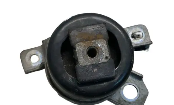 Volvo S60 Engine mount bracket 31330135 F1008000