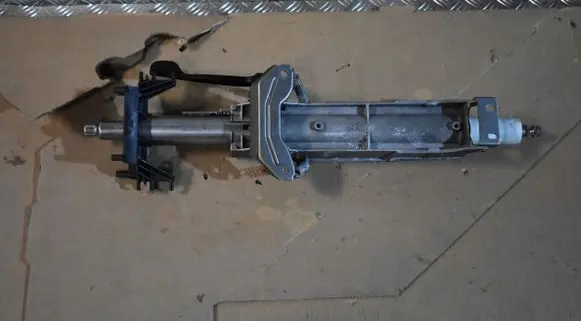 BMW 4 F32 F33 Steering wheel axle 6858559