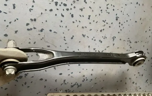 Mercedes-Benz C W205 Rear control arm A2043521205