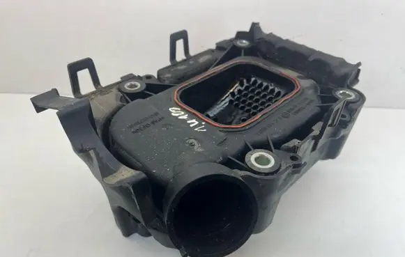 Volkswagen Touran I Intake resonator 03C103502F