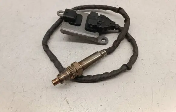 Mercedes-Benz C W205 Lambda probe sensor A0009053606 5WK96682F 0009053606