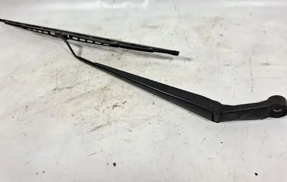 Toyota Corolla Verso AR10 Wiper trim