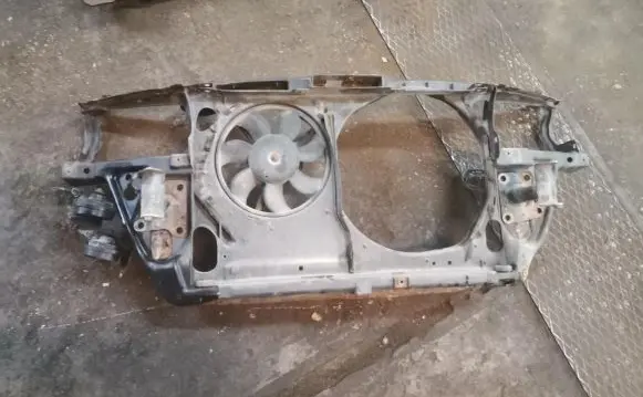 Volkswagen PASSAT B5 Radiator support slam panel