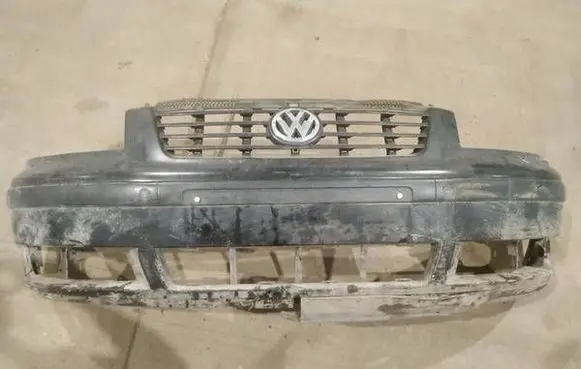 Volkswagen Sharan Front bumper JUODAS