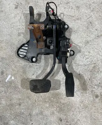 Chevrolet Sonic Pedal assembly 96858754 9685875 14R100937