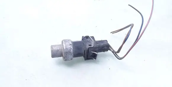 Volkswagen PASSAT B5.5 Air conditioning (A/C) pressure sensor 8D0959482B