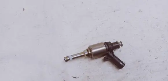 Audi A3 S3 8P Fuel injector 06H906036F 0261500057