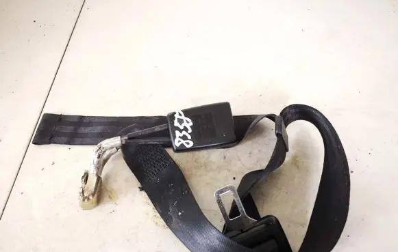 Volkswagen Polo Middle seatbelt buckle (rear) 6q0857740b