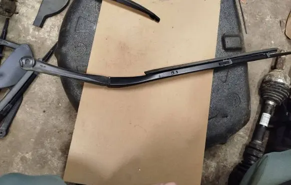 BMW 5 E39 Front wiper blade arm 8361743 8209879