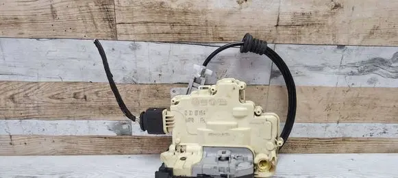 Volkswagen PASSAT B6 Front door lock 3C1837015A 3C1837015