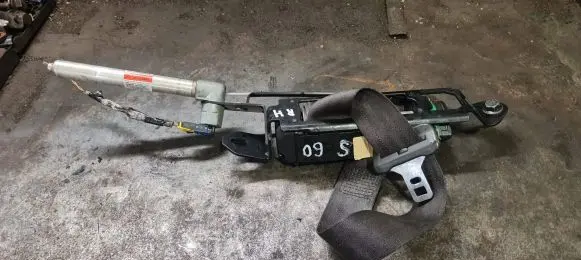 Volvo S60 Front seatbelt 30662993