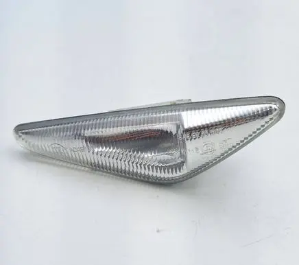 BMW X5 E70 Front fender indicator light 7171008 0218000 135V07W
