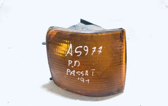 Volkswagen PASSAT B3 Front indicator light 357953050