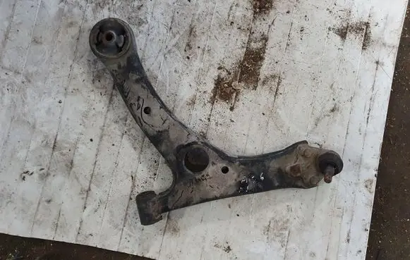 Toyota Corolla Verso AR10 Front lower control arm/wishbone NOCODE