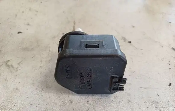 Volkswagen Golf IV Headlight level adjustment motor 1J0941295C
