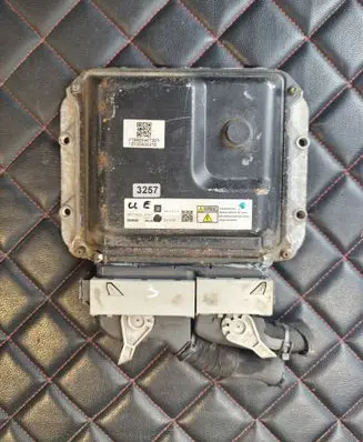 Opel Zafira B Engine control unit/module 275820467301 98113173 12030800312