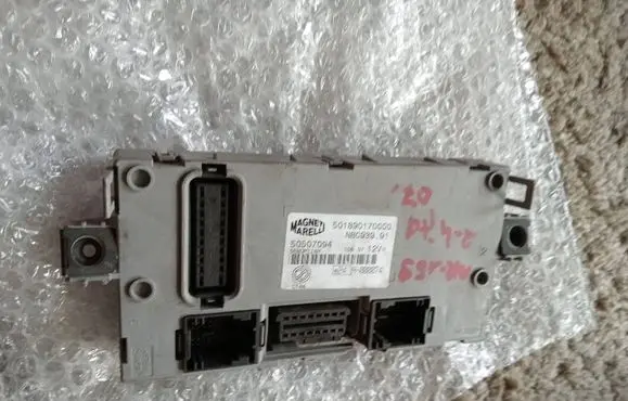 Alfa Romeo 159 Fuse module 50507094