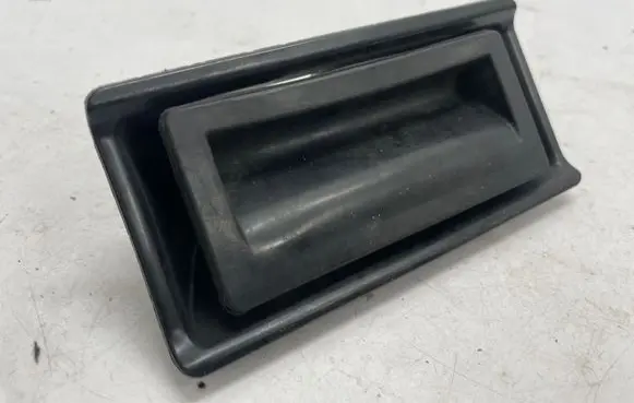 Volkswagen Jetta VI Tailgate opening switch 