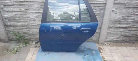 Nissan Primera Rear door